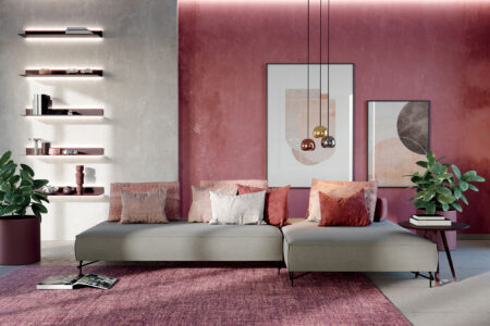 la-casa-moderna-2023-colori-arredo-soggiorno-divano-viola-01