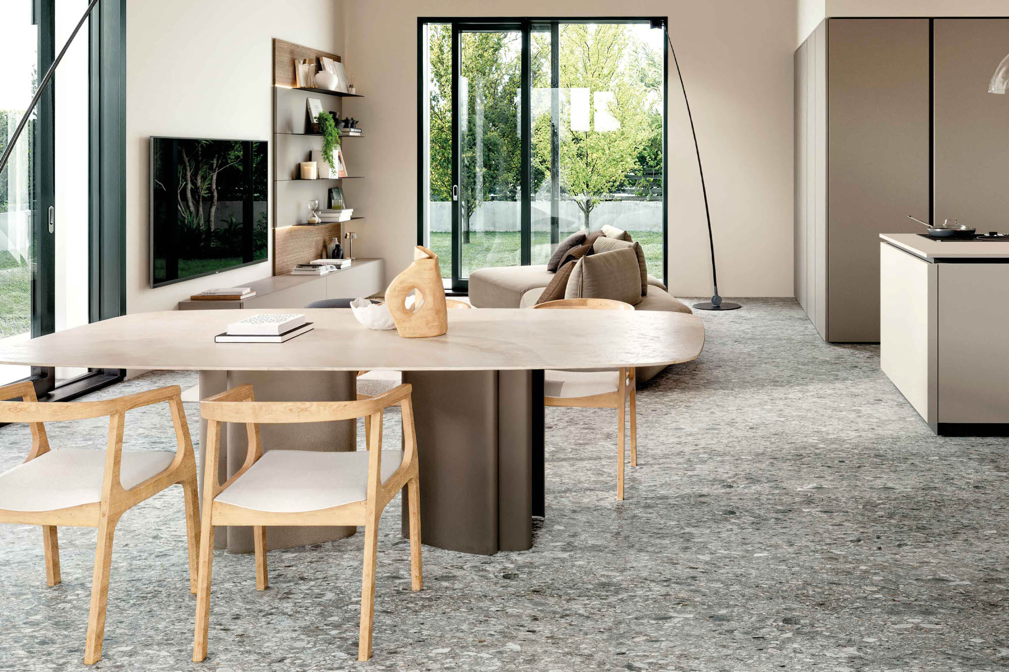 Tavolo in ceramica con base metallo - La Casa Moderna