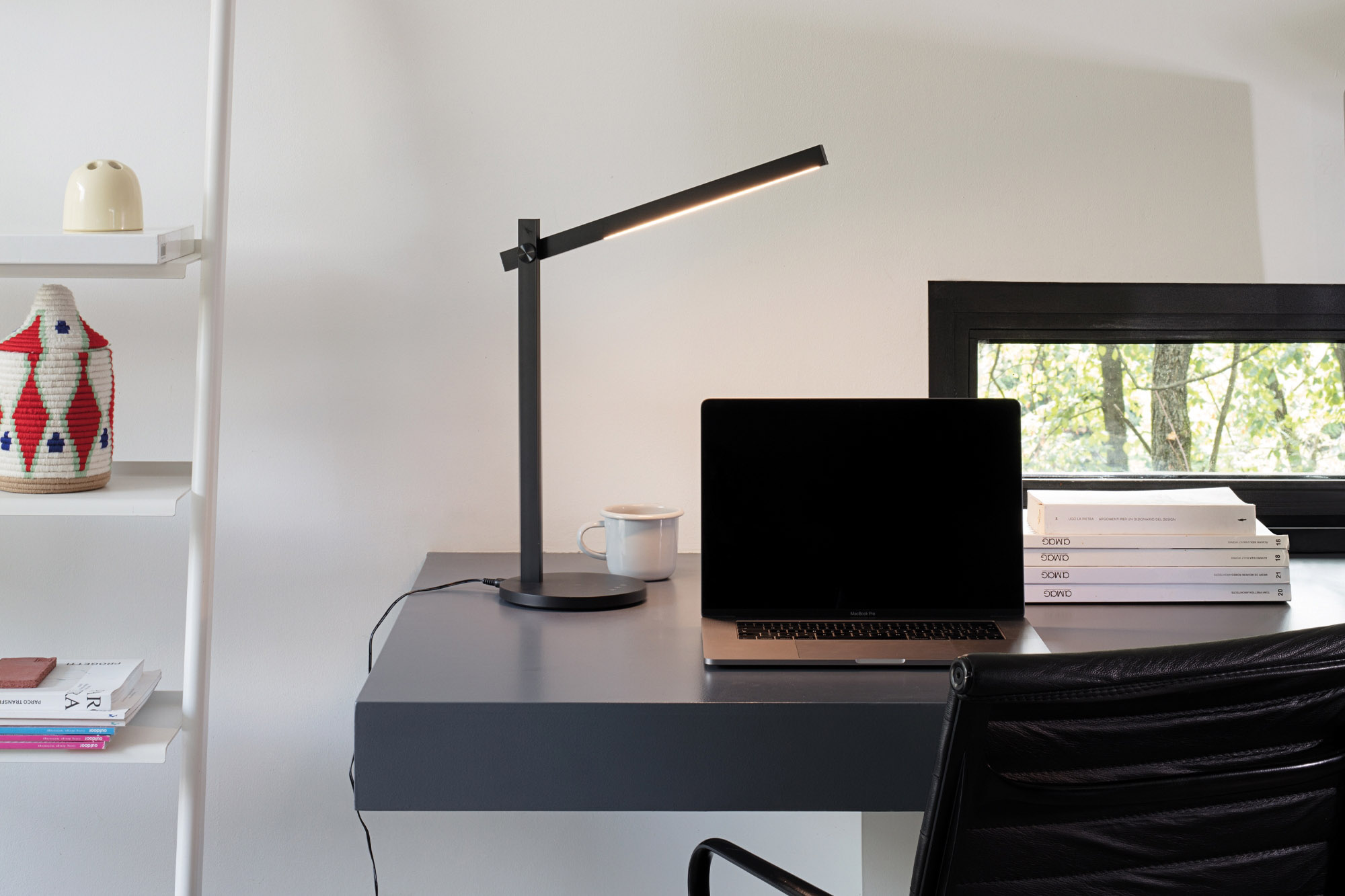 Lampada da tavolo orientabile - La Casa Moderna