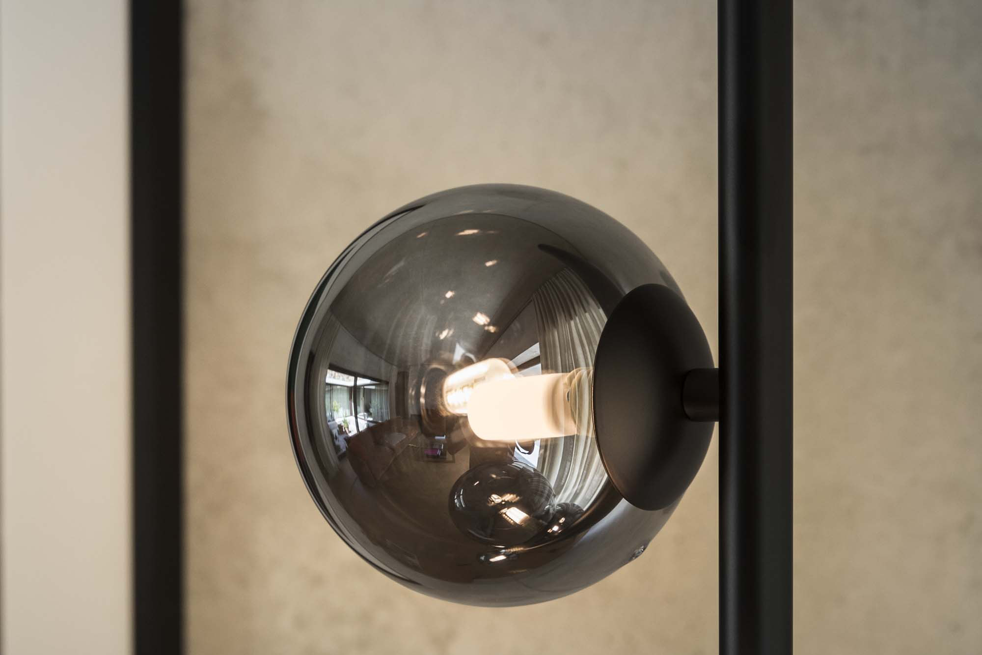 Lampada da terra con sfere in vetro idpe - La Casa Moderna