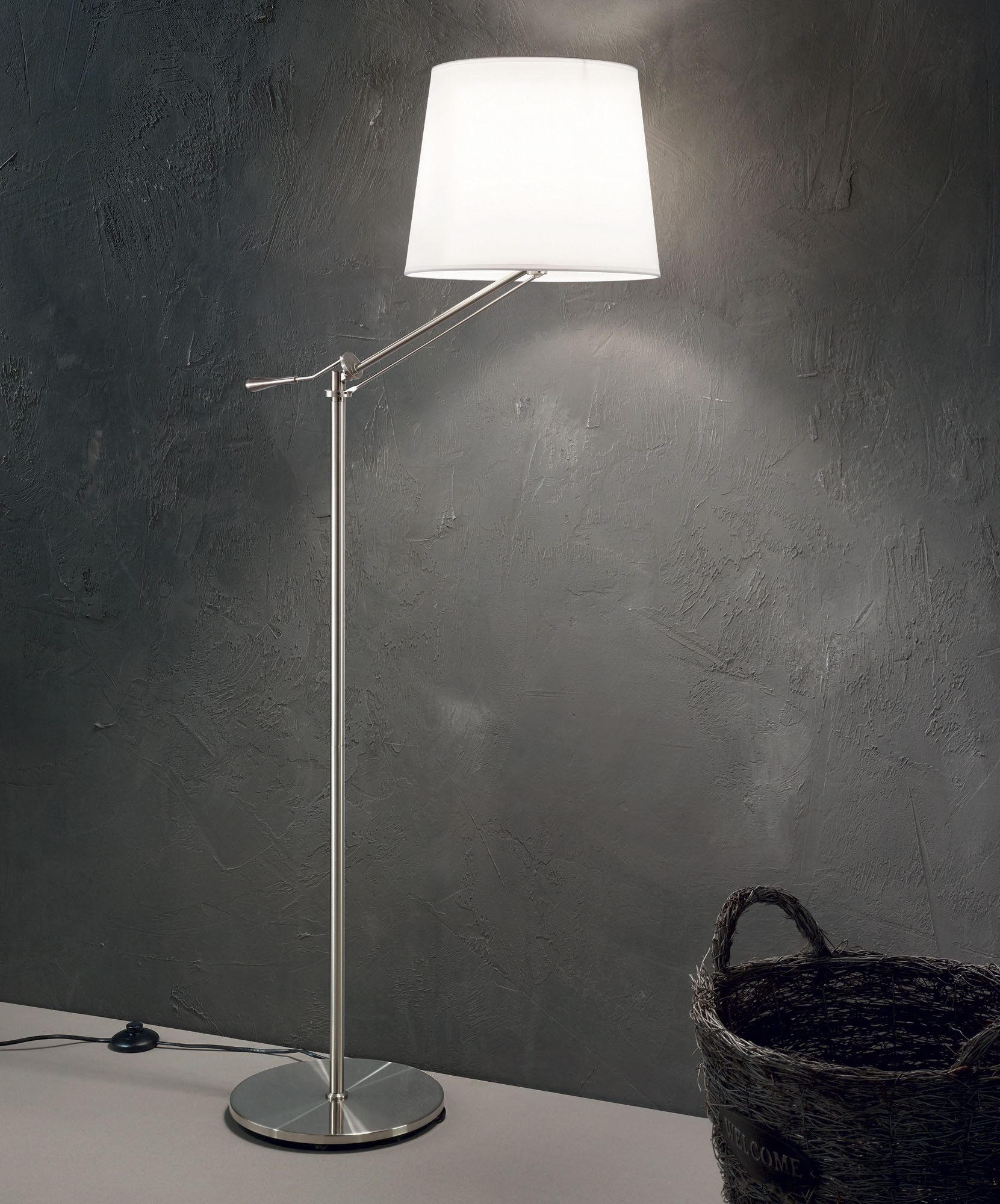 Lampada da terra con paralume in tessuto idre - La Casa Moderna