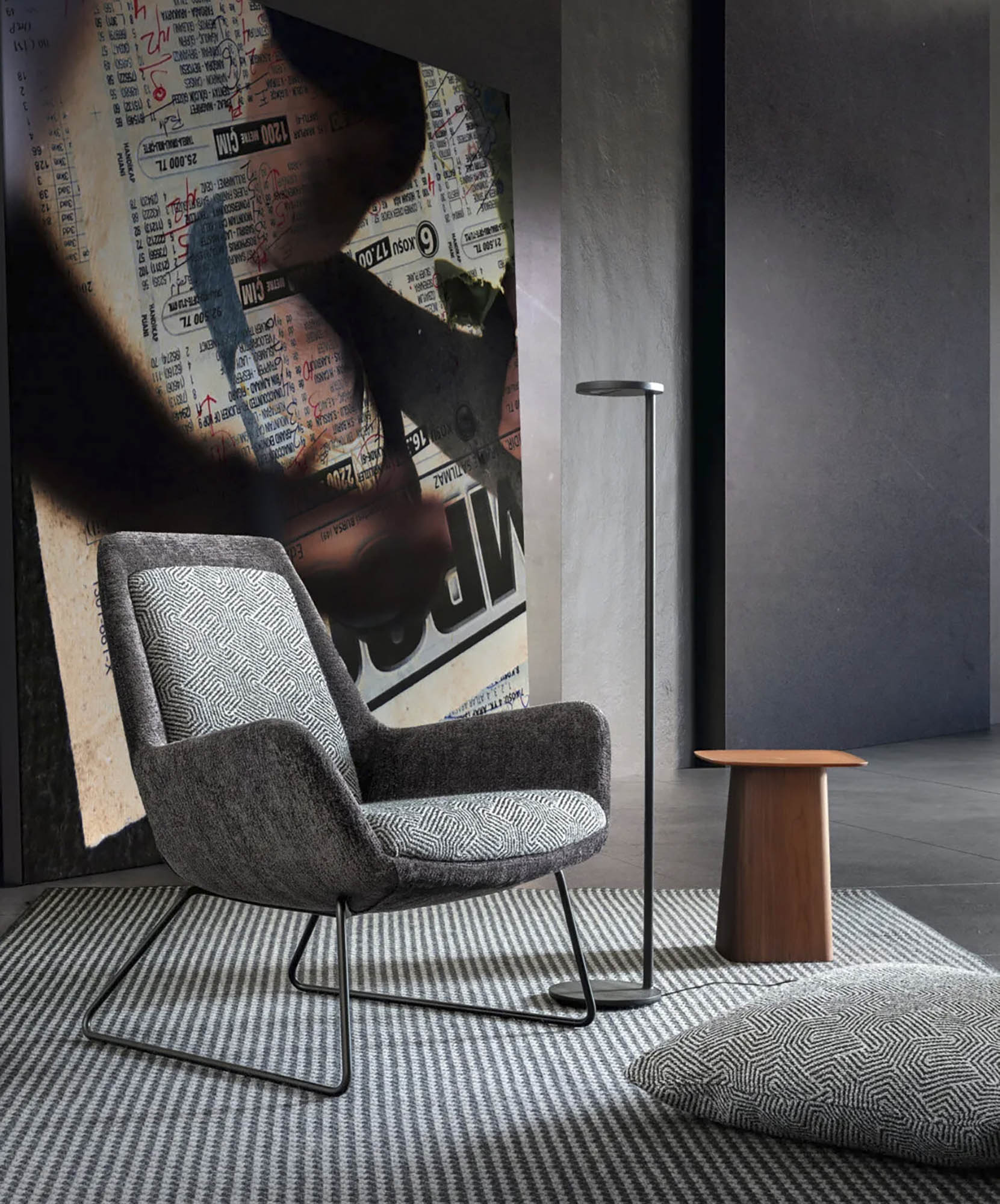 Poltrona Bbicolor con base in metallo sate - La casa Moderna